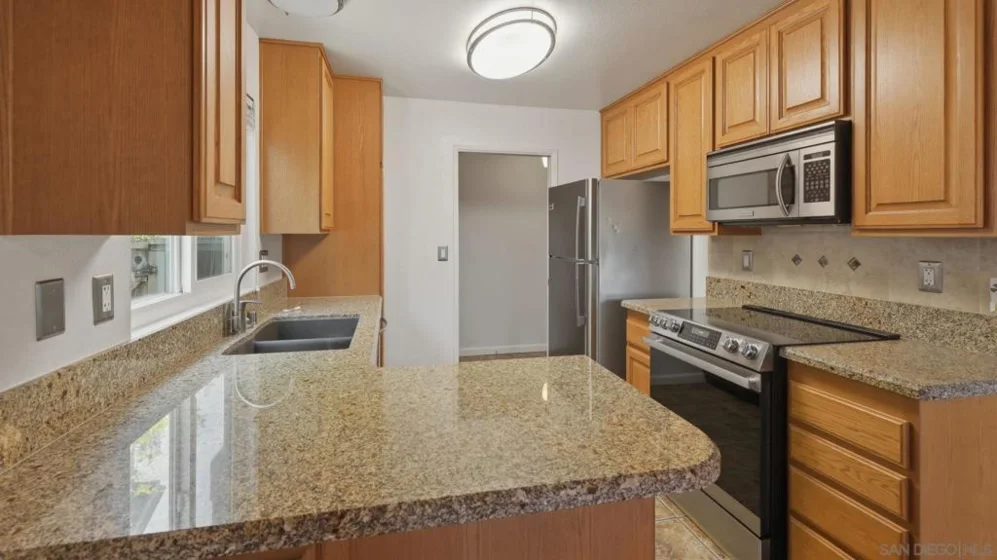 1612 Bridgeview Drive photo 4