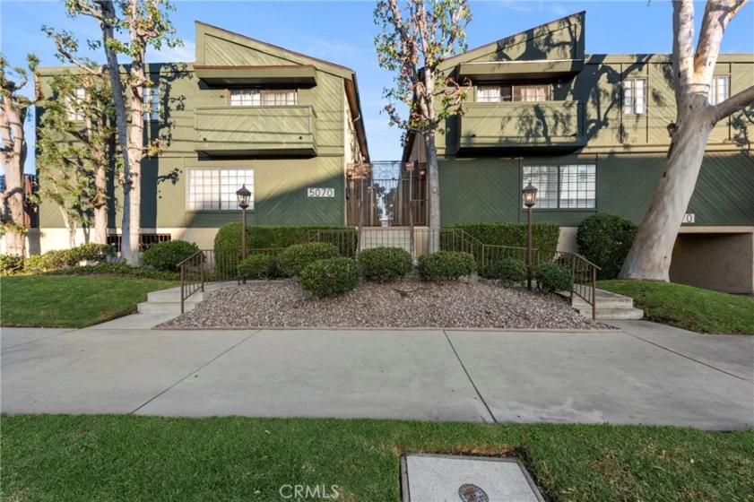 5070 Kester Avenue #12 photo 1