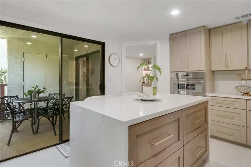 6330 Riviera photo 11