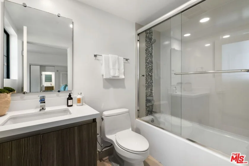 10269 Santa Monica Boulevard photo 15