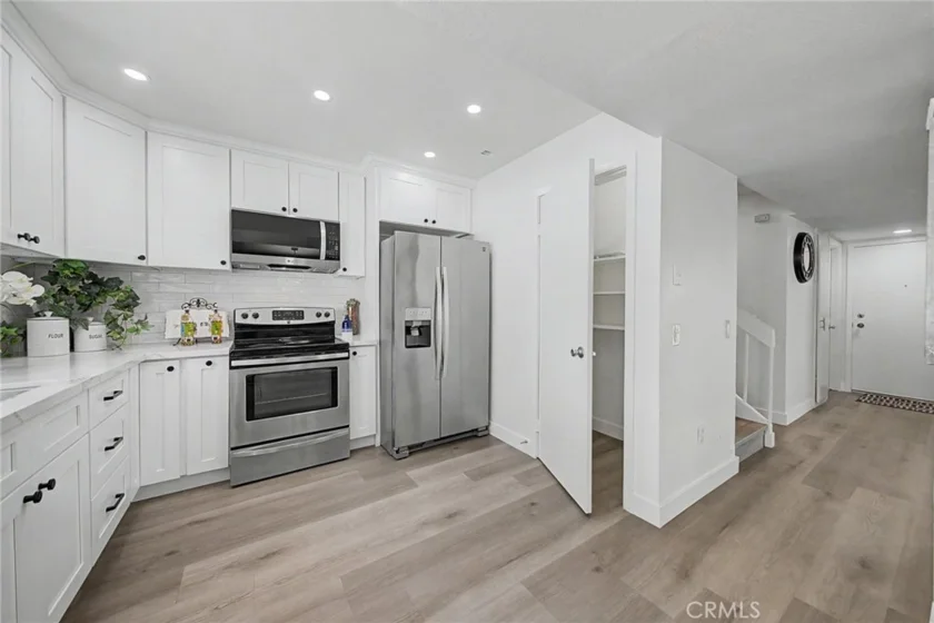 6865 Danvers Drive photo 6