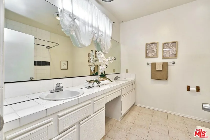 431 S Kingsley Drive #205 photo 31