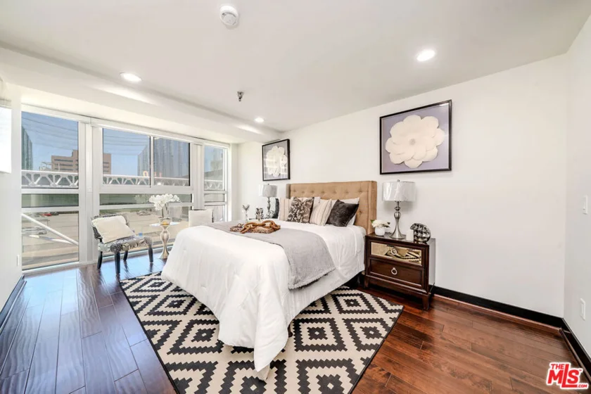 702 S Serrano Avenue #605 photo 27