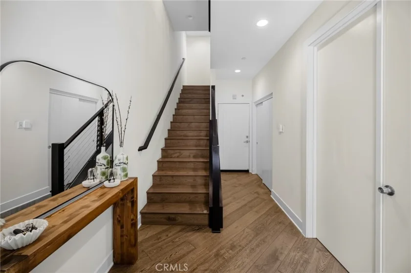1687 Grand View photo 3