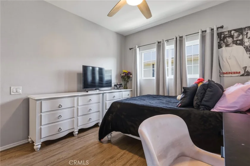 8927 Cedros #14 photo 18