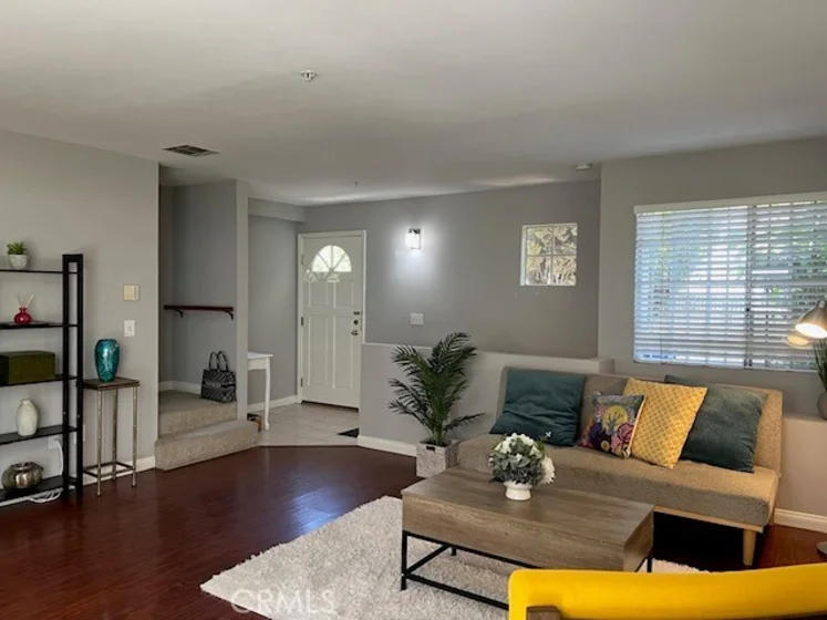 707 S Chapel Avenue photo 4