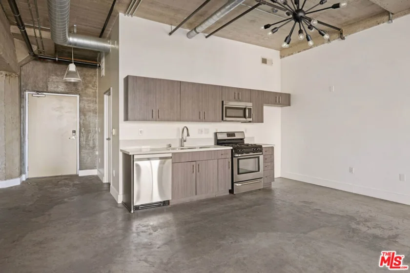825 E 4th Street #503 photo 18
