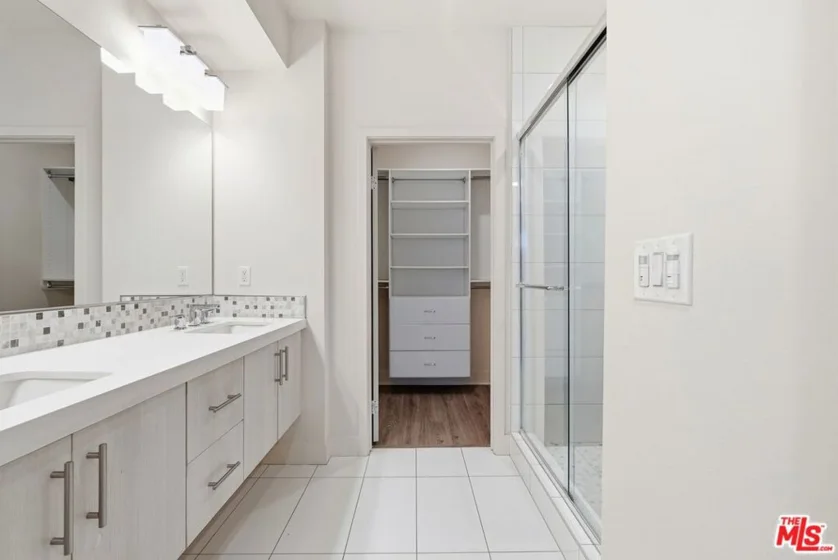 2111 N Cahuenga Boulevard #11 photo 22