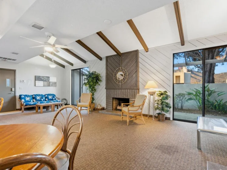6924 Hyde Park #220 photo 29