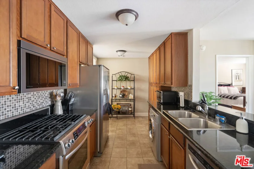 1430 Colby Avenue #102 photo 17