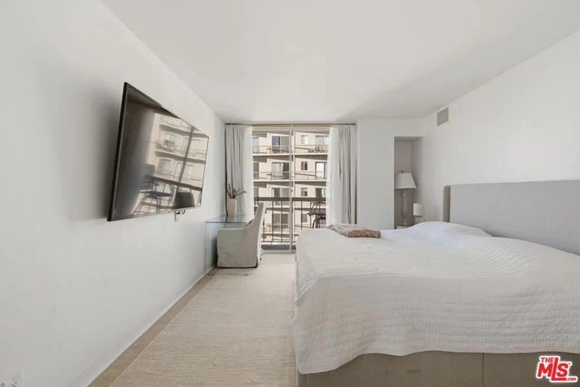 10751 Wilshire Boulevard #1206 photo 4