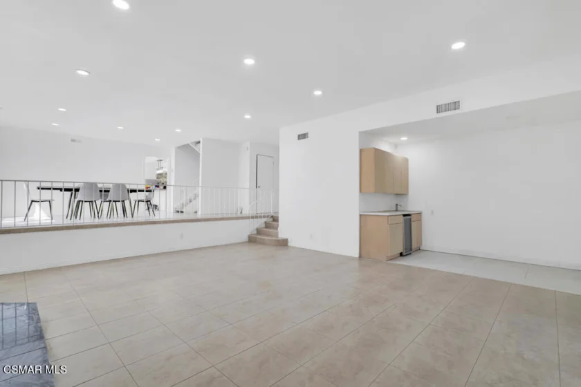 23767 Burbank Boulevard photo 8