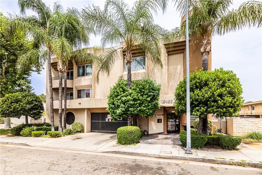 15455 Sherman Way #4 photo 1