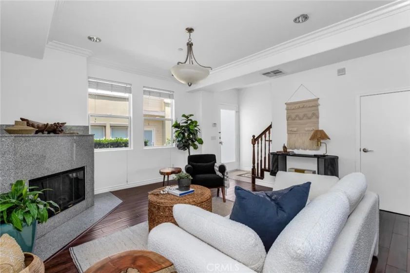 431 N Los Robles Avenue #2 photo 8