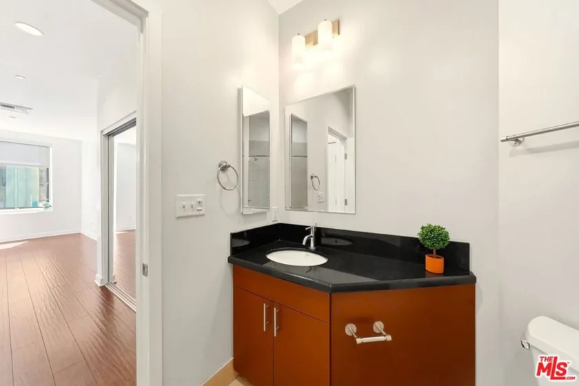 3810 Wilshire Boulevard #605 photo 11