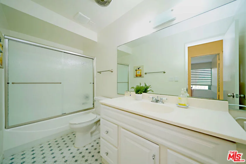 320 S Ardmore Avenue #323 photo 26