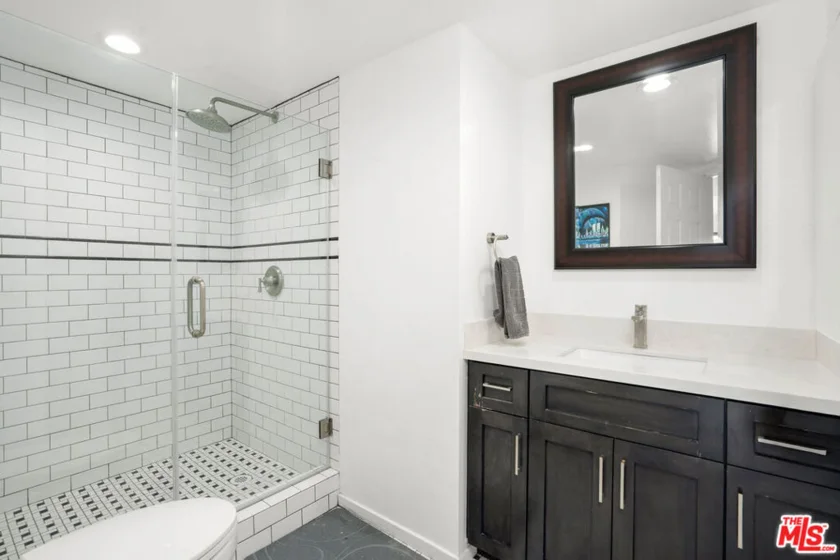 1942 Grace Avenue #217 photo 4