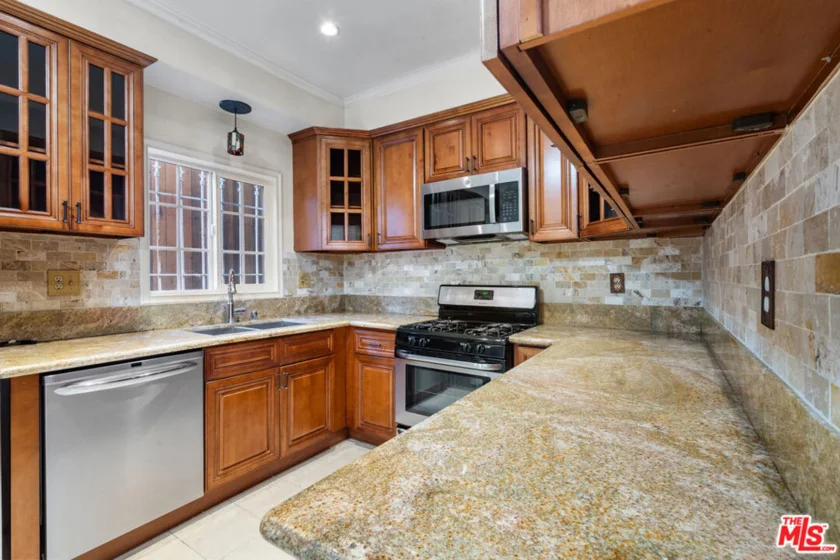 822 S Windsor Boulevard #102 photo 15