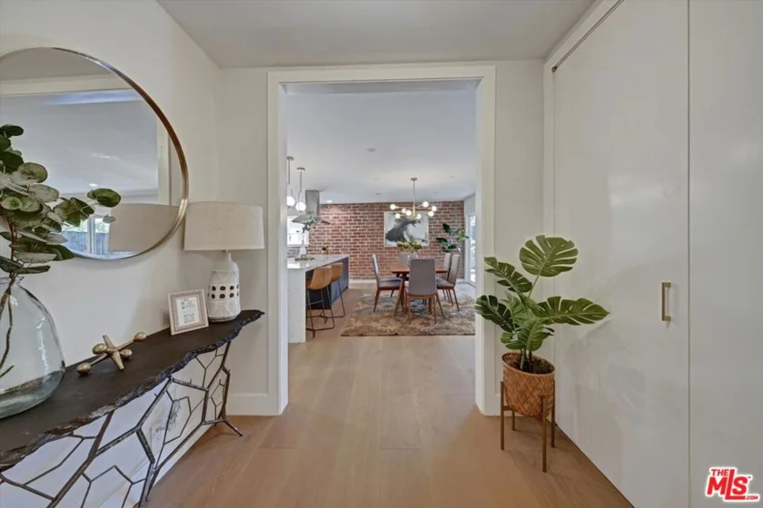7560 Hollywood Boulevard #106 photo 3