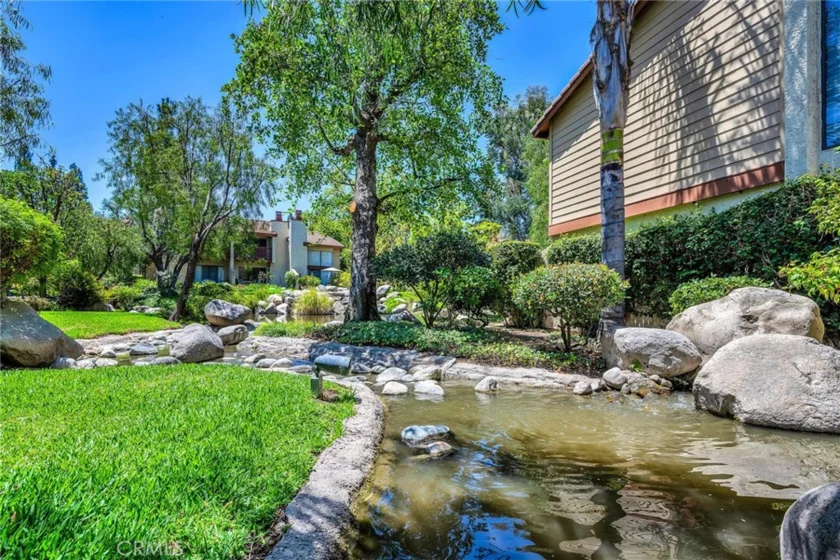 21555 Burbank Boulevard #47 photo 17
