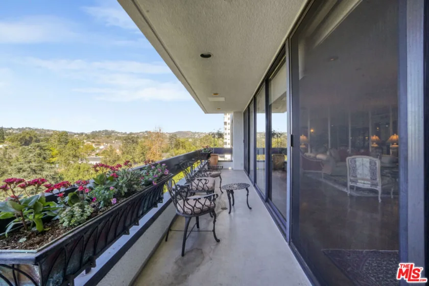 10551 Wilshire Boulevard #902 photo 18