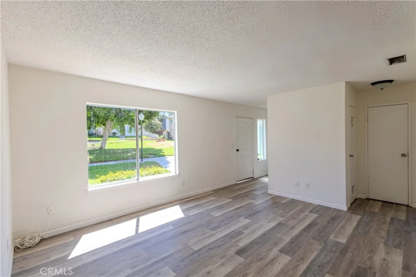 3485 Columbia photo 10