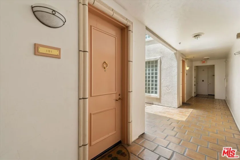 1920 S Beverly Glen Boulevard #101 photo 24