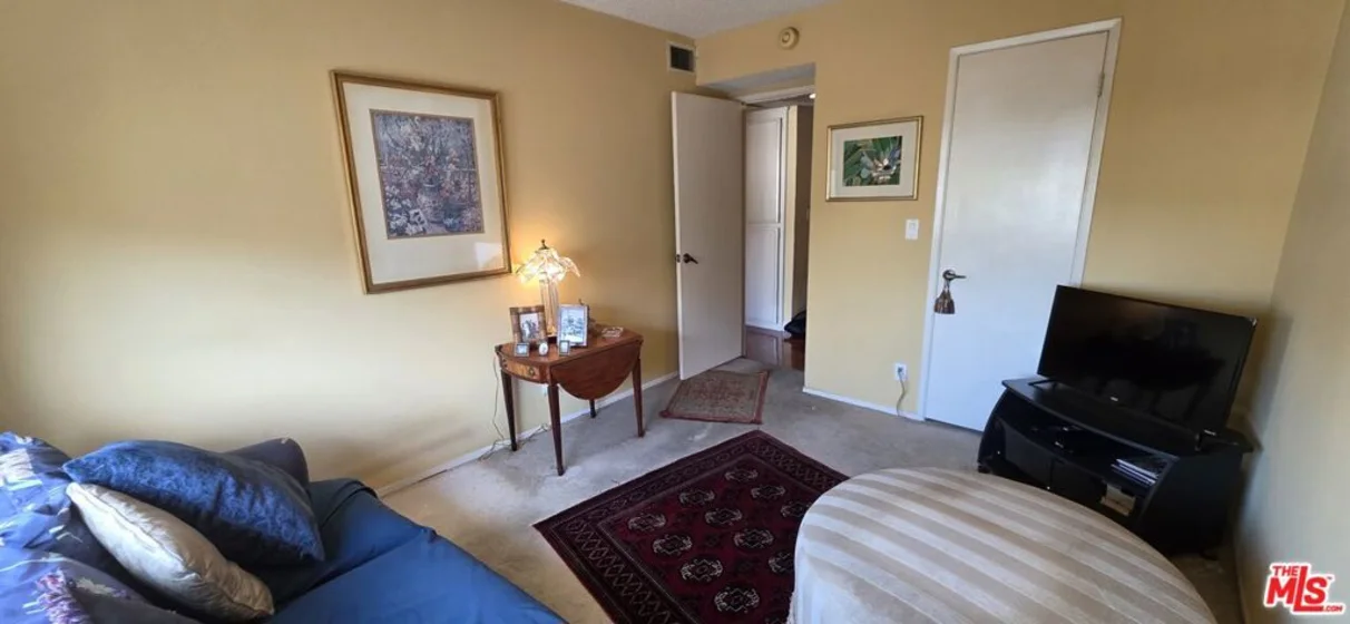 17707 Magnolia Boulevard photo 16