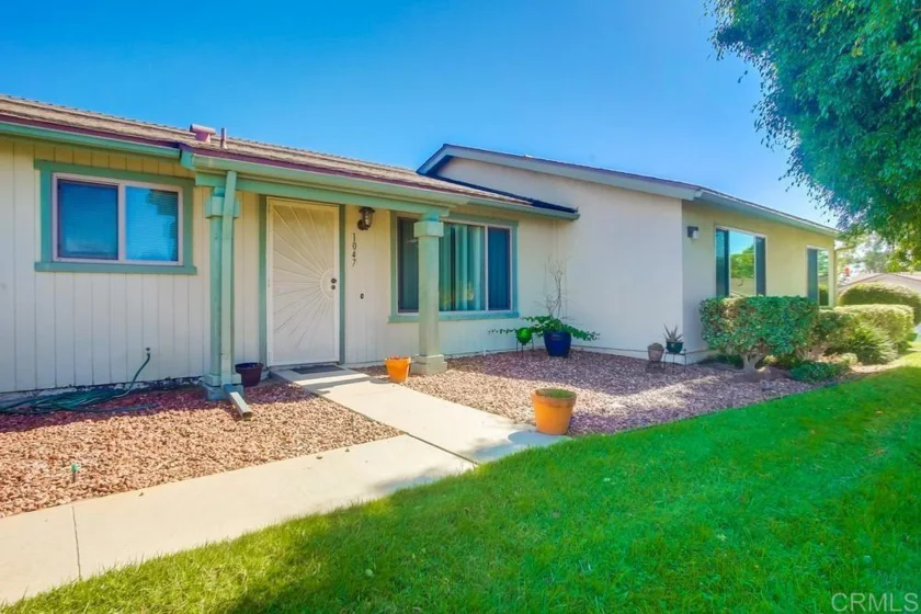 1047 Eider Way photo 1