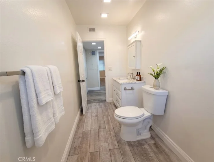 5354 Lindley #204 photo 17