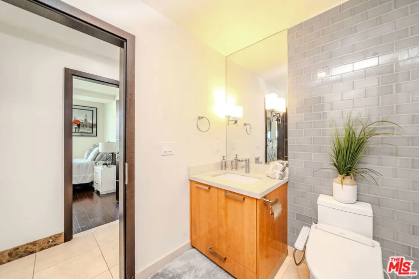 702 S Serrano Avenue #605 photo 28