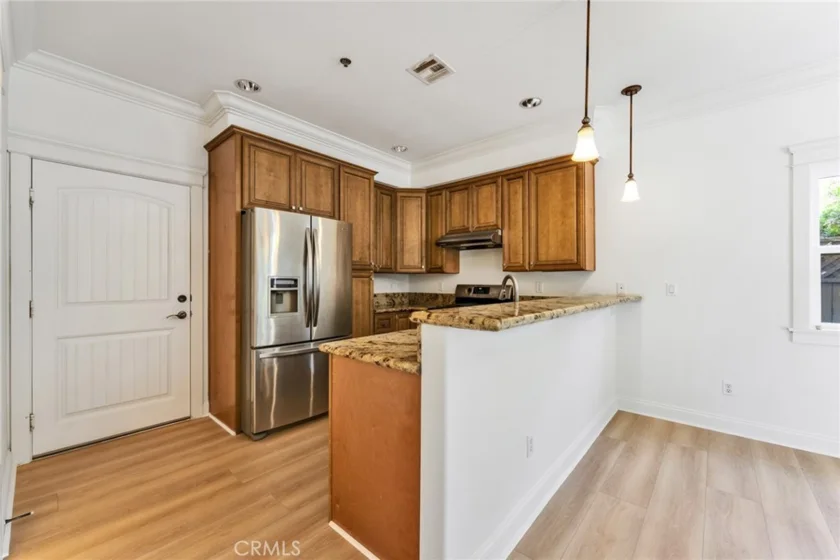 1590 Locust photo 14