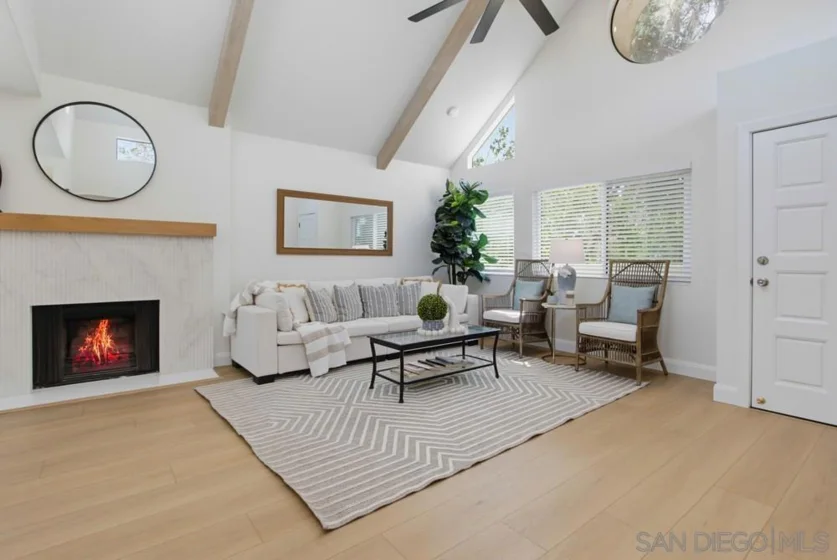 387 N Melrose #D photo 1