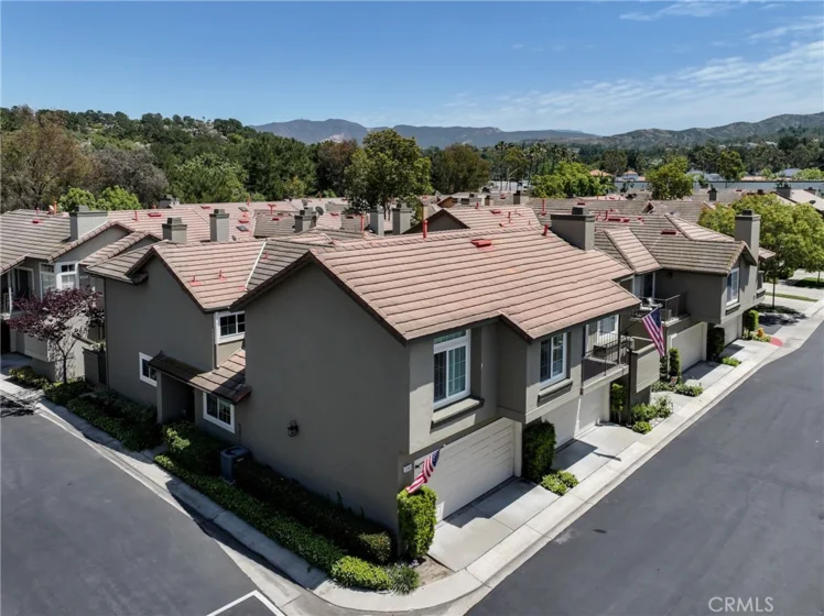 512 S Hollydale photo 3