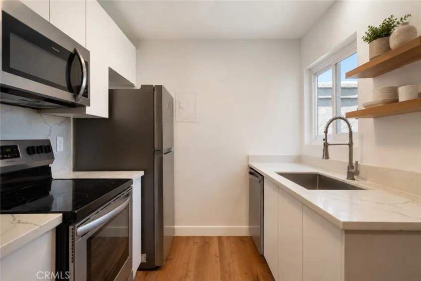 2900 Madison photo 5