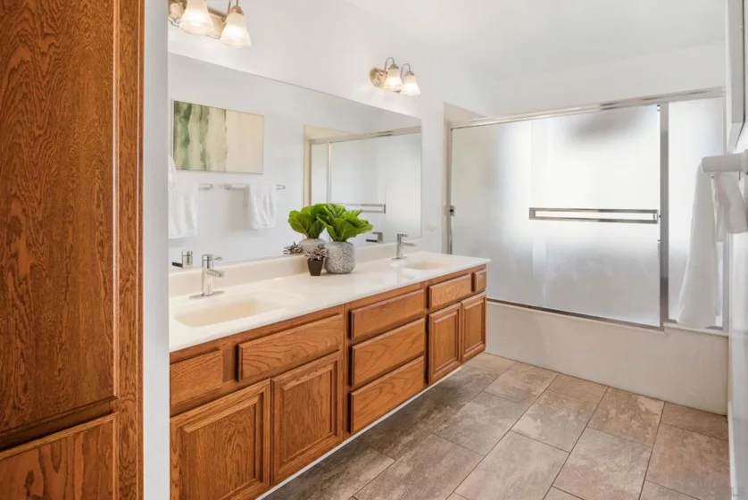 8395 Suntree Place photo 18