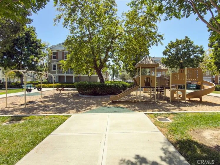 15247 Cambridge Street photo 34