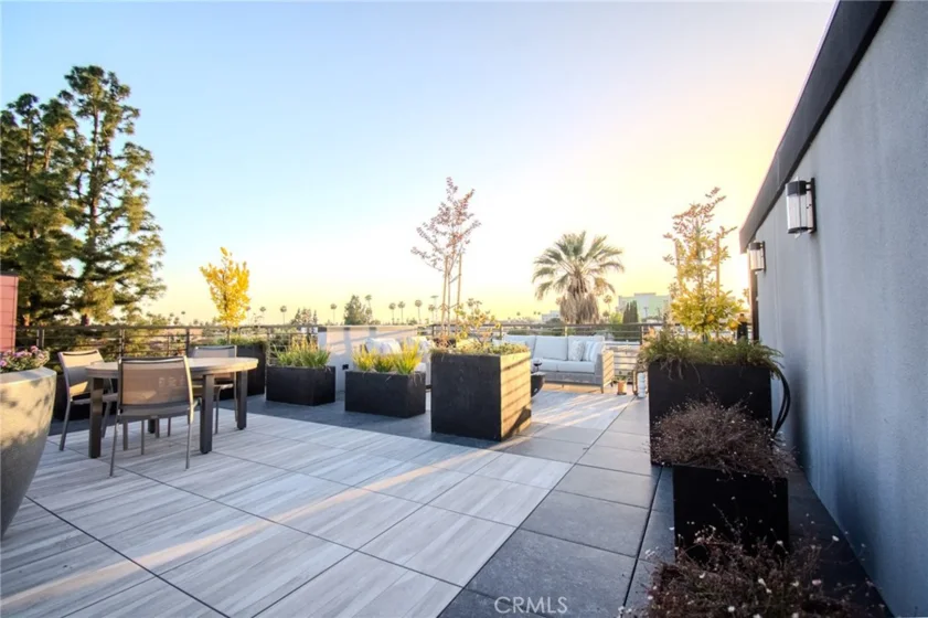150 S Oak Knoll #202 photo 19
