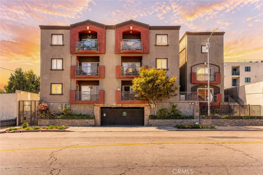 11124 Burbank Boulevard #101 photo 2