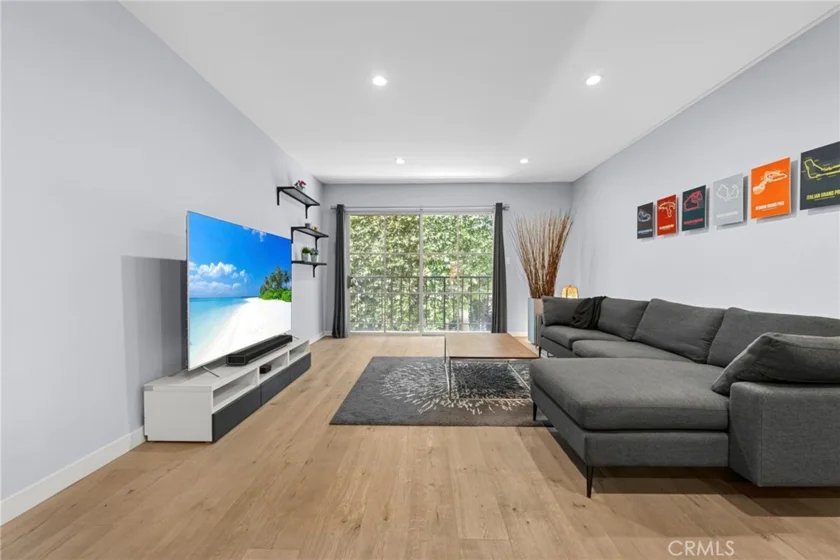 1045 N Kings #107 photo 3