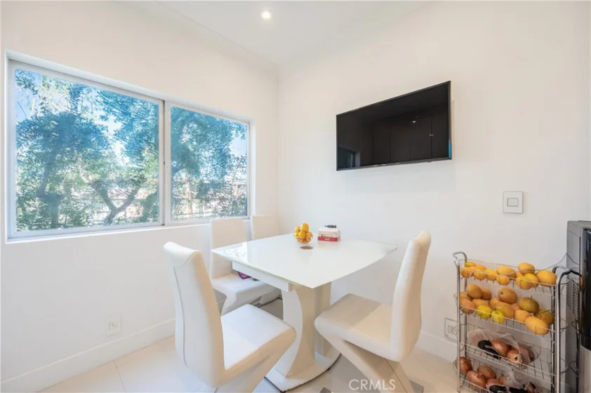 11560 Moorpark Street #204 photo 13