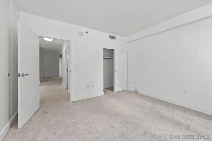 425 W Beech #204 photo 15