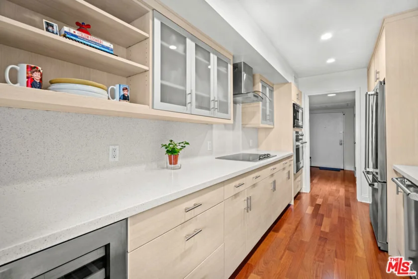 851 N Kings Road #102 photo 7