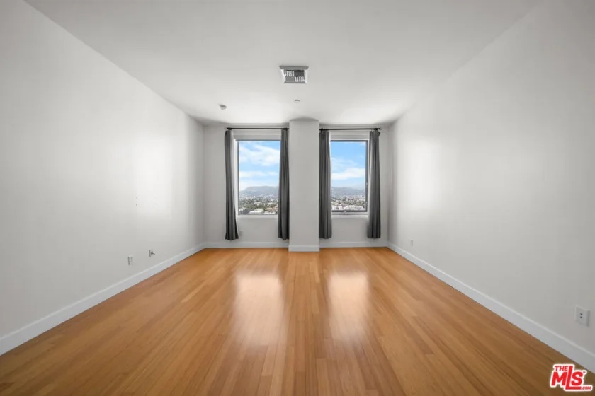 3810 Wilshire Boulevard #1801 photo 57