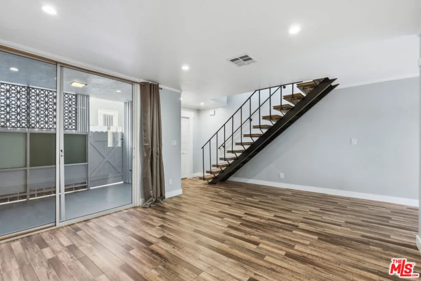 141 W Hillcrest Boulevard #2 photo 21