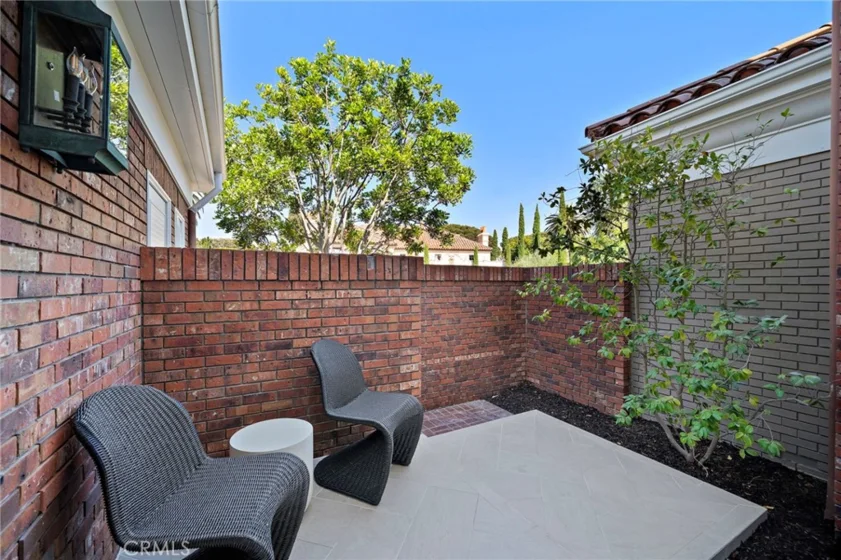 50 Belcourt photo 31