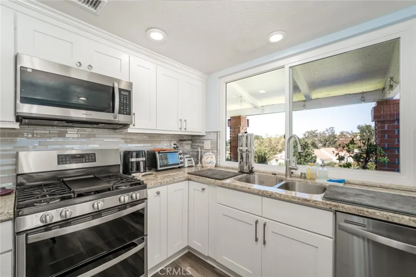 28149 Manchuca photo 17