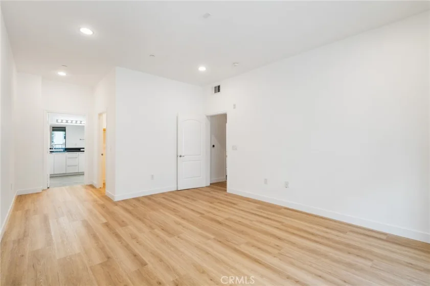 230 S Jackson #309 photo 14