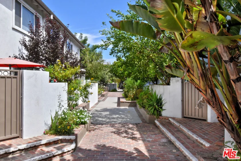 18611 Collins Street #E10 photo 1