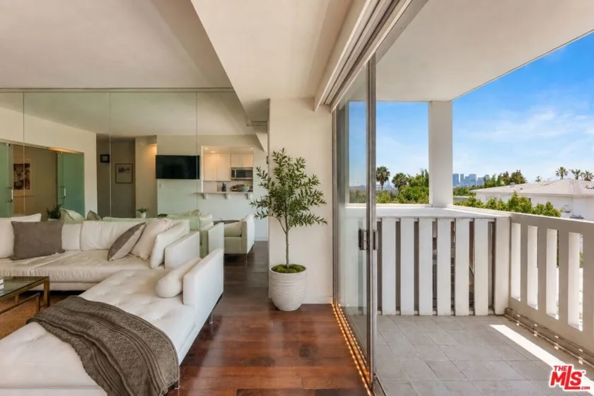 999 N Doheny Drive #211 photo 5